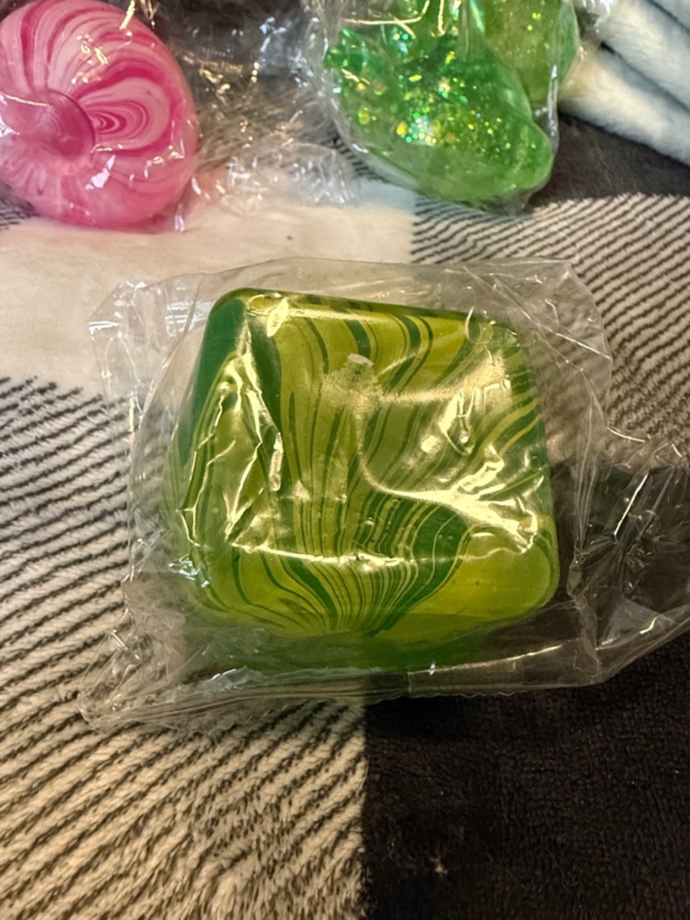 Assorted Squishes 🩷💚🩵💛 - Picture 5 of 9